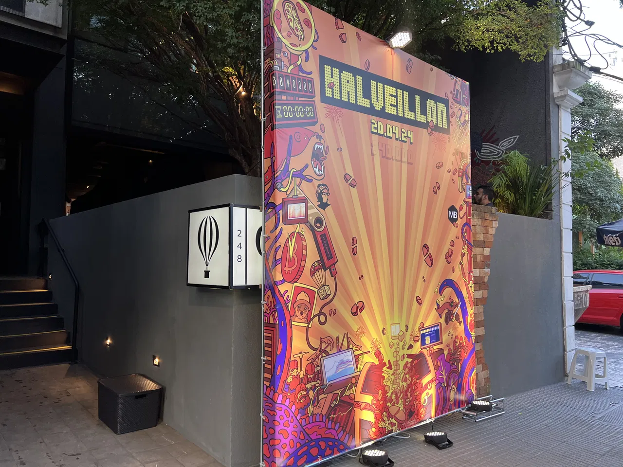 Sfondo Halveillon Pinheiros Cauli Bar Mercado Laranja Bitcoin Avvolto Evento