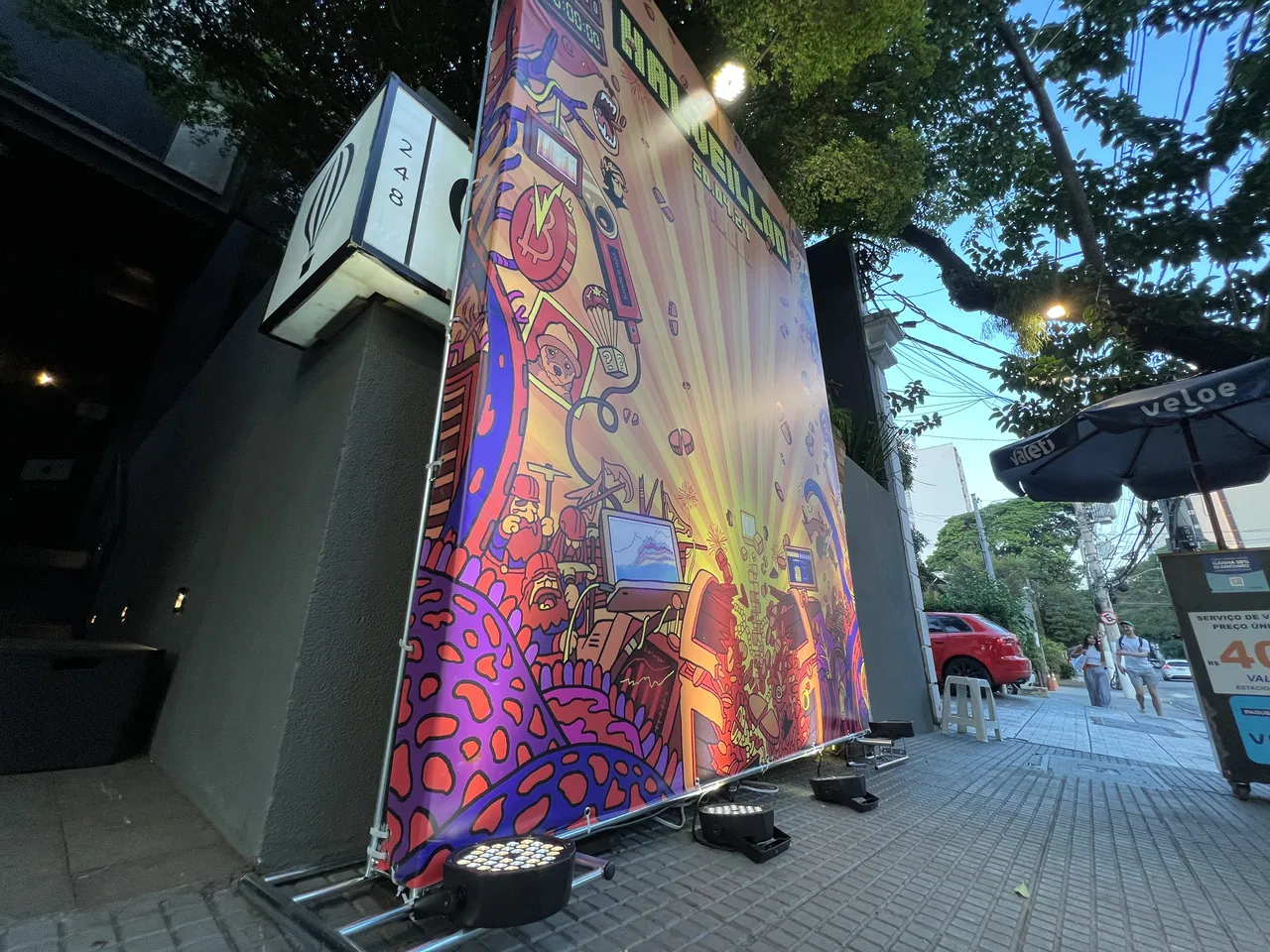 Backdrop Mercado Bar Cauli Evento Laranja Pinheiros Bitcoin Envelopado Halveillon