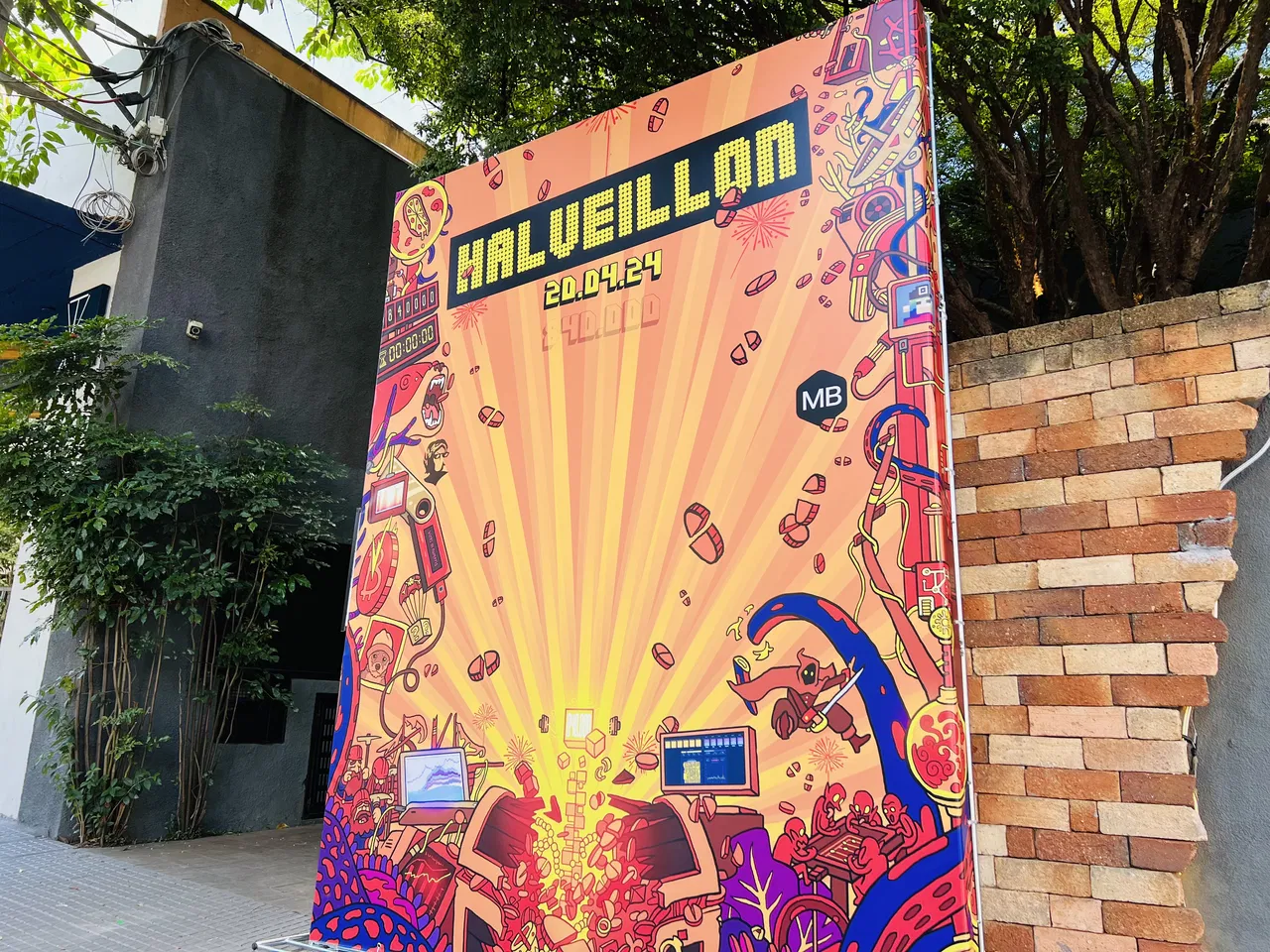 Backdrop Pinheiros Bitcoin Laranja Halveillon Mercado Envelopado Bar Evento Cauli