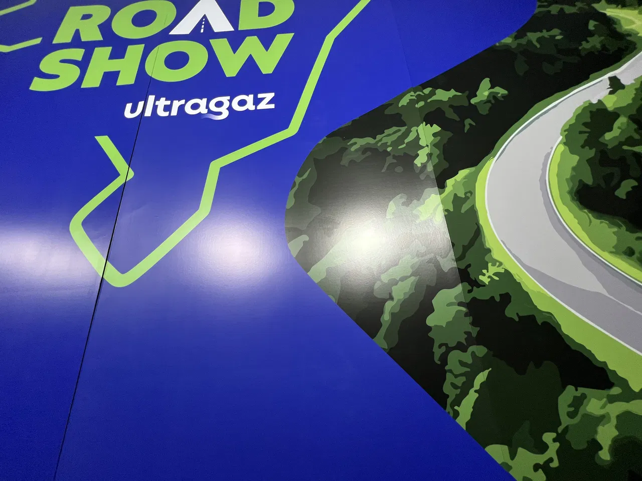 Sfondo pantografico blu adesivo per eventi con magnete Ultragaz