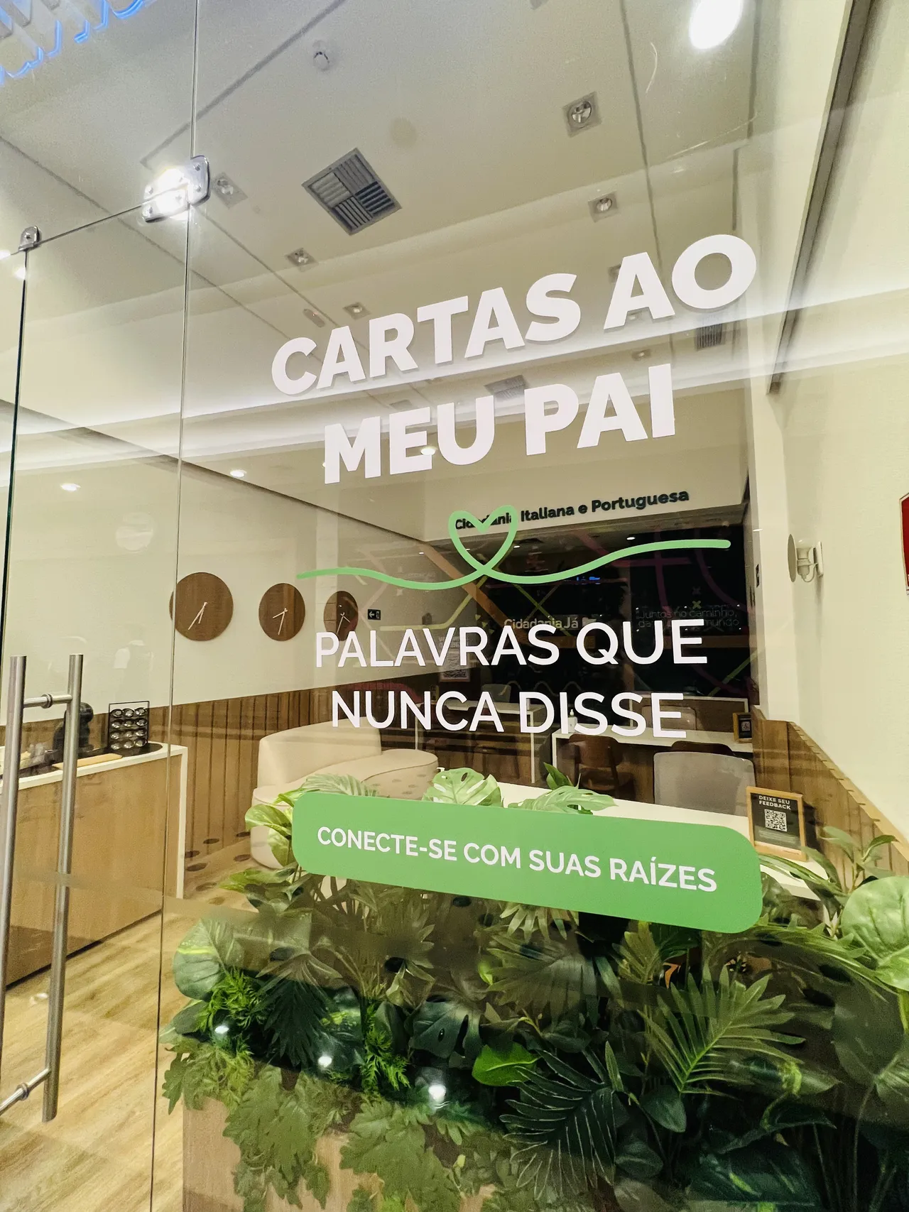 Adesivo Ja Shopping Pais Instalação Data Aplicação UV Dia Anália Franco SP Promoção Verde Vidro Loja Cidadania Epoca Vitrine Impressão Corte Comemoração