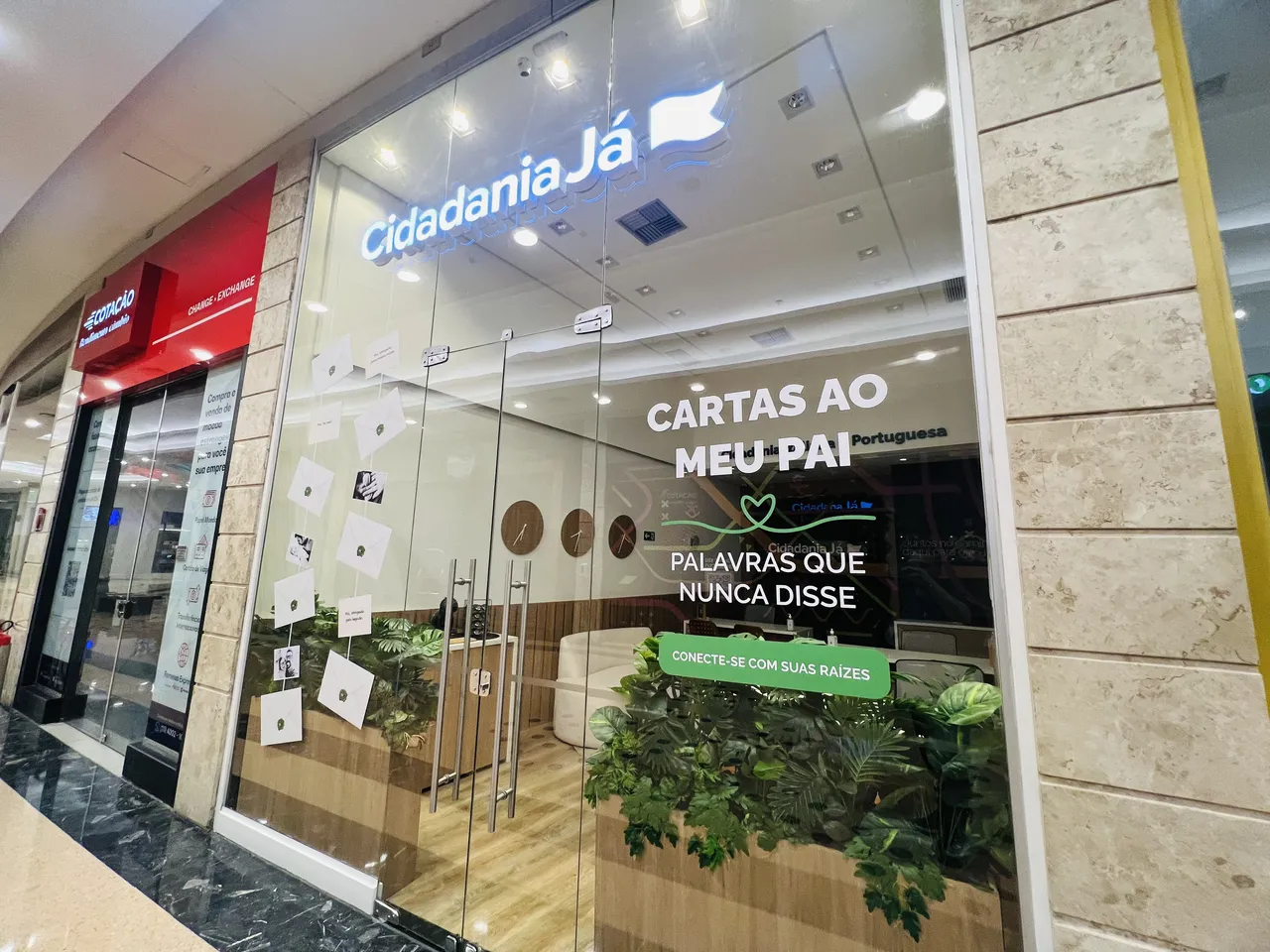 Adesivo Vidro UV Shopping Vitrine Loja Cidadania Ja Impressão Corte Instalação Aplicação Promoção Dia Pais Comemoração Verde Anália Franco SP