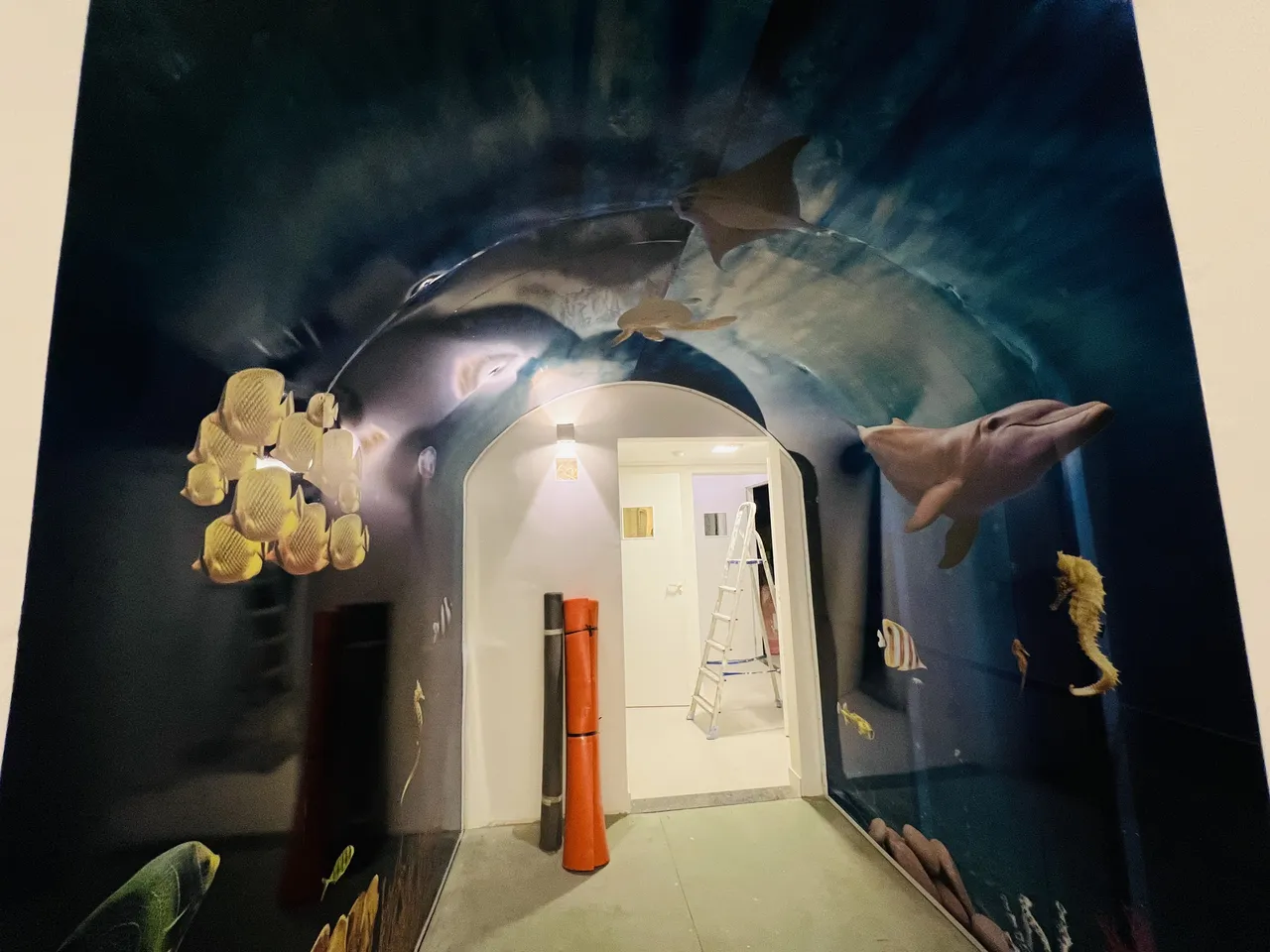 Adesivo Mar Vila Madalena SP Clinica Pesci Sensorial Oceano Infantile Blu Tunnel Tea