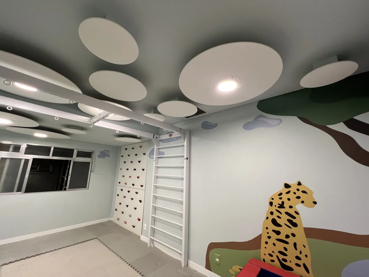 Adesivo da parete con motivo “Tea Animais Onca Pintada” per clinica pediatrica, colorato, Vila Madalena, San Paolo