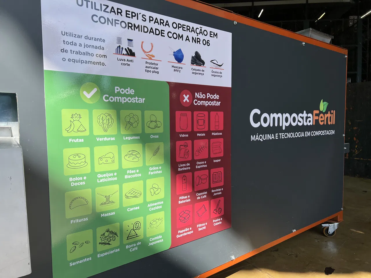 Adesivo, targhetta, fustellato, PS, concime composto, CD, Carrefour, compostiera, applicazione, laminato bifacciale, scritte, istruzioni, norme, manuale, specifiche industriali, 2 mm, verde, SP