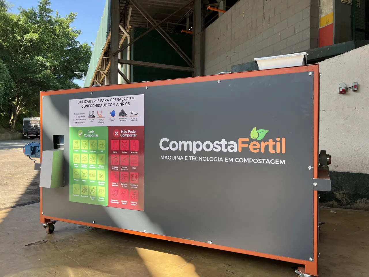 Adesivo PS Verde SP Ritaglio Composta Regole Specifiche CD Prodotto da Carrefour Fertil Targhetta Manuale Laminato Doppia Faccia 2 mm Istruzioni per l'applicazione Compostiera industriale Testi