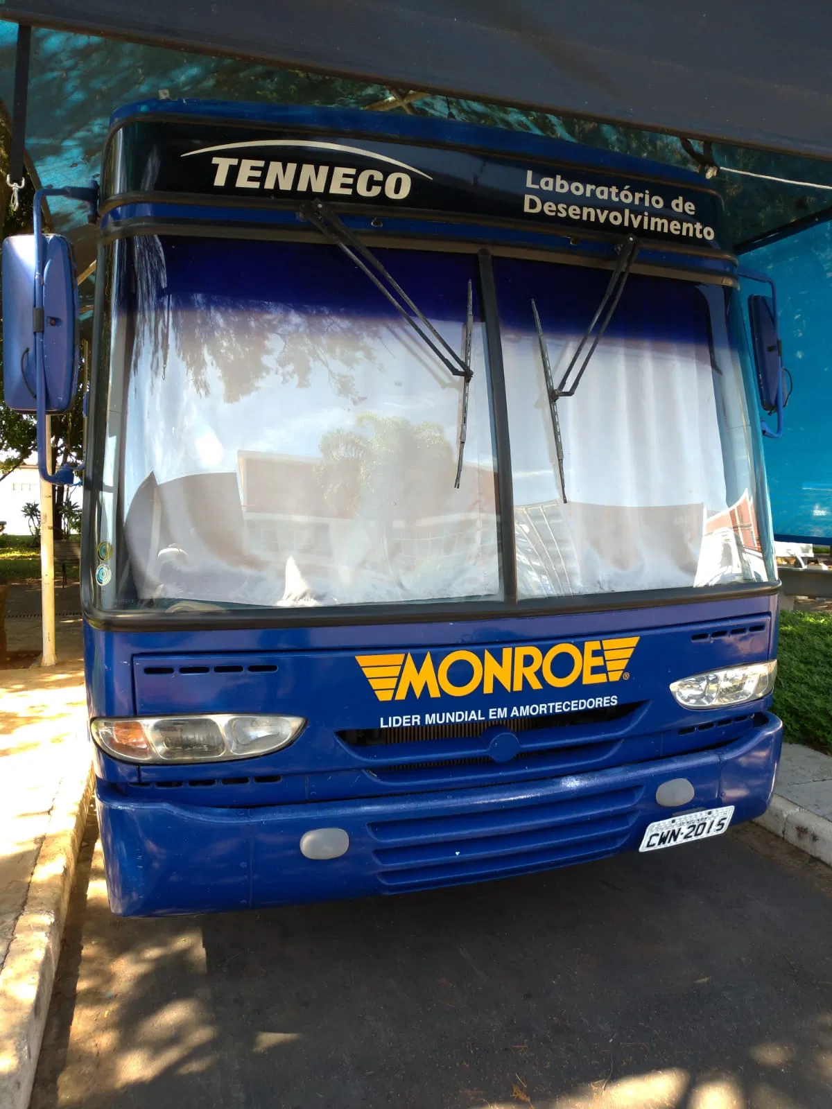 Rivestimento, Applicazione di adesivi, Adesivi, Veicoli, Flotte, Autobus, Aziende, Rimozione, Laboratorio itinerante, Monroe, Axios, Ricerca