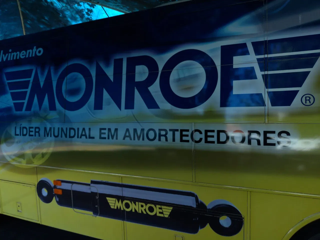 Envelopamento Ônibus Laboratorio Remoção Frotas Monroe Veículos Adesivo Pesquisa Empresas Axios Adesivação Itinerante
