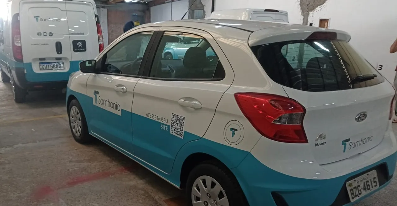 Envelopamento Parcial Adesivo Carros Passeio Veículos Paulista Sedan Frotas Hatch Azul Empresas Adesivação Braganca