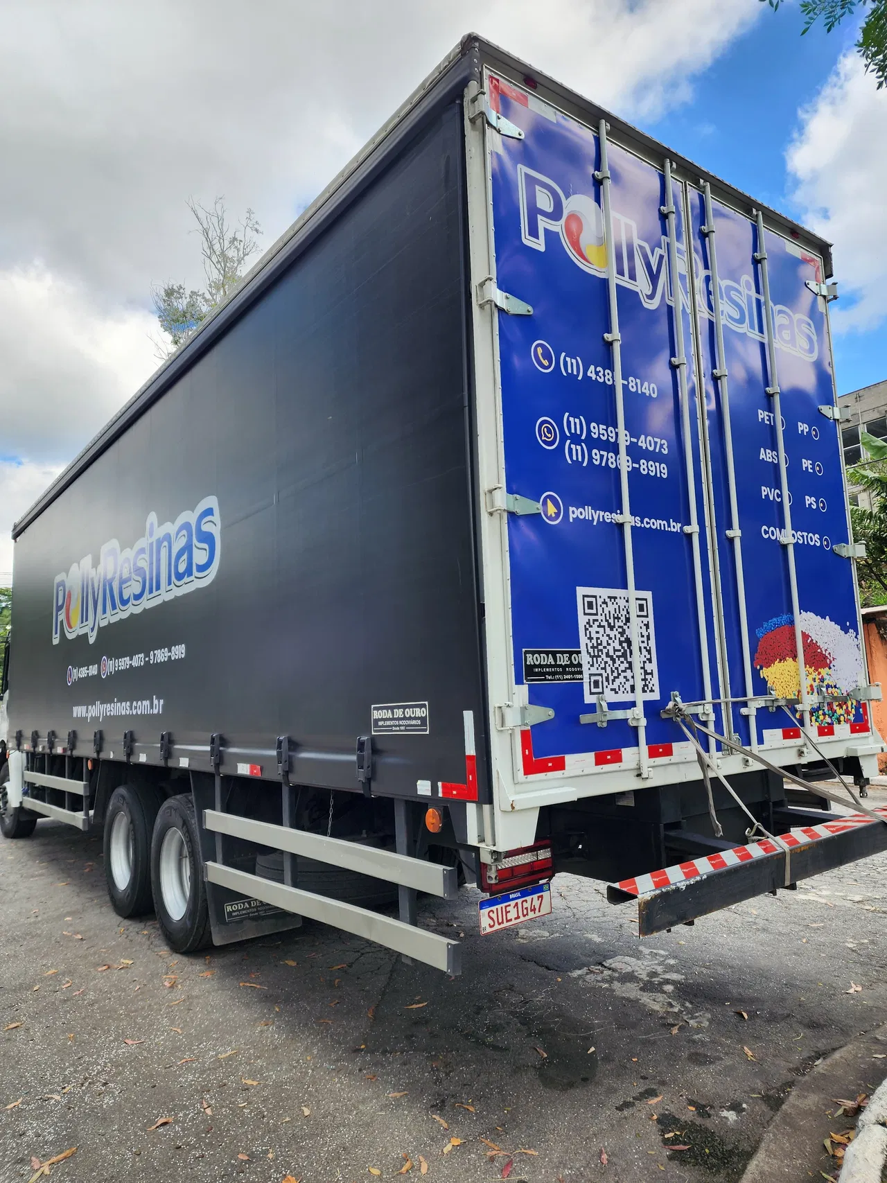 Rivestimento, Applicazione di adesivi, Adesivi, Veicoli, Flotte, Camion, Identificazione aziendale, Cassone ondulato, Cabina blu