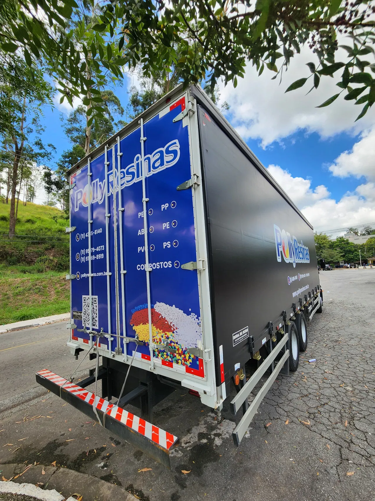 Rivestimento veicoli aziendali, Applicazione di adesivi, Flotte, Adesivi, Identificazione, Cartone ondulato, Bau, Camion, Cabina