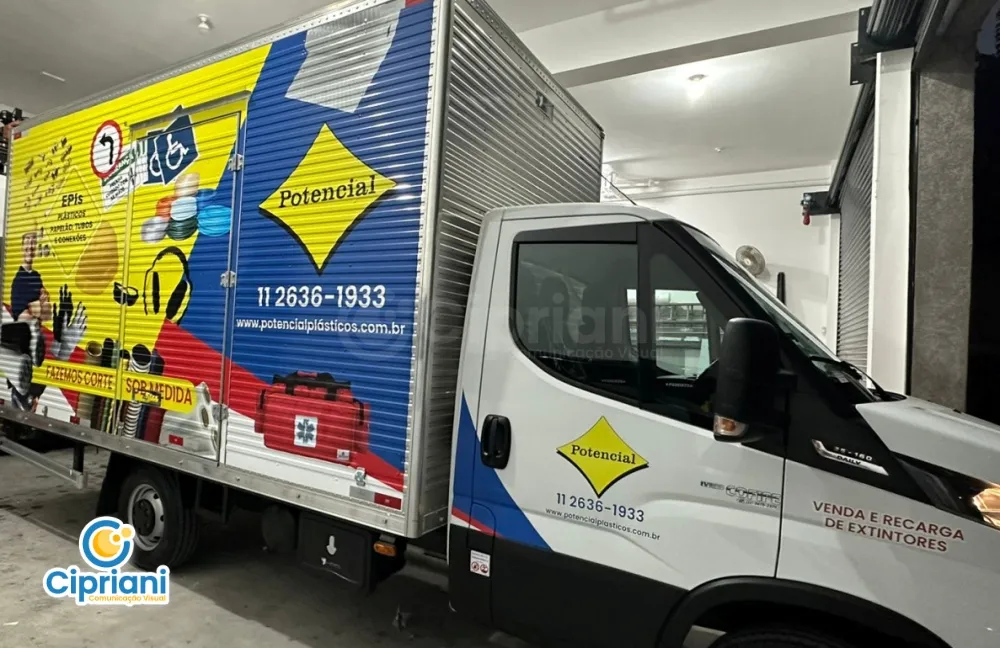 Rivestimento flotte di autocarri a Vila Maria, cartone ondulato, aziende, applicazione di adesivi, adesivi per veicoli, Denisfer, Potencial SP, standardizzazione