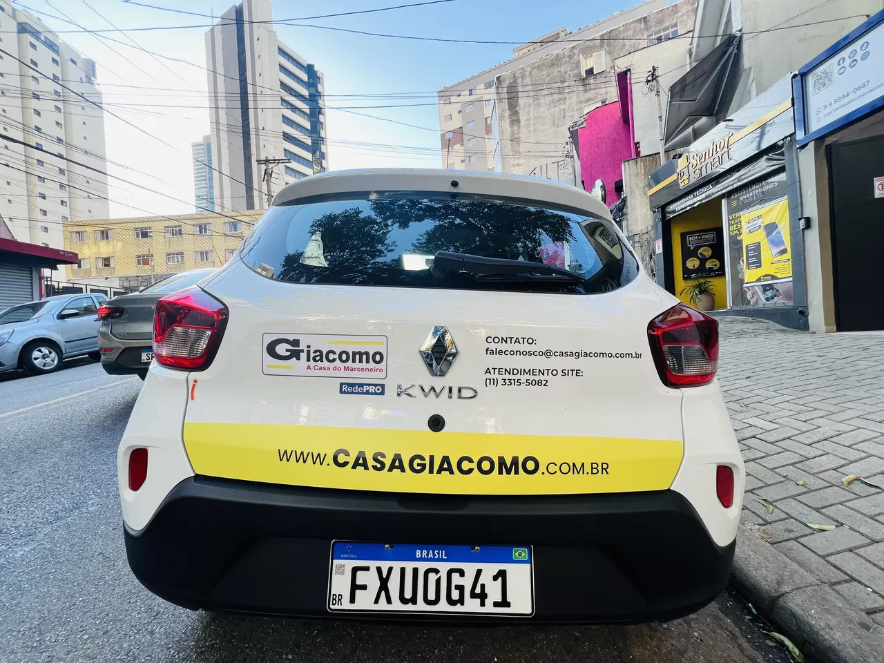 Envelopamento Sedan Adesivação Amarelo Frotas Hatch Passeio Empresas Carros Adesivo Parcial Kwid Veículos