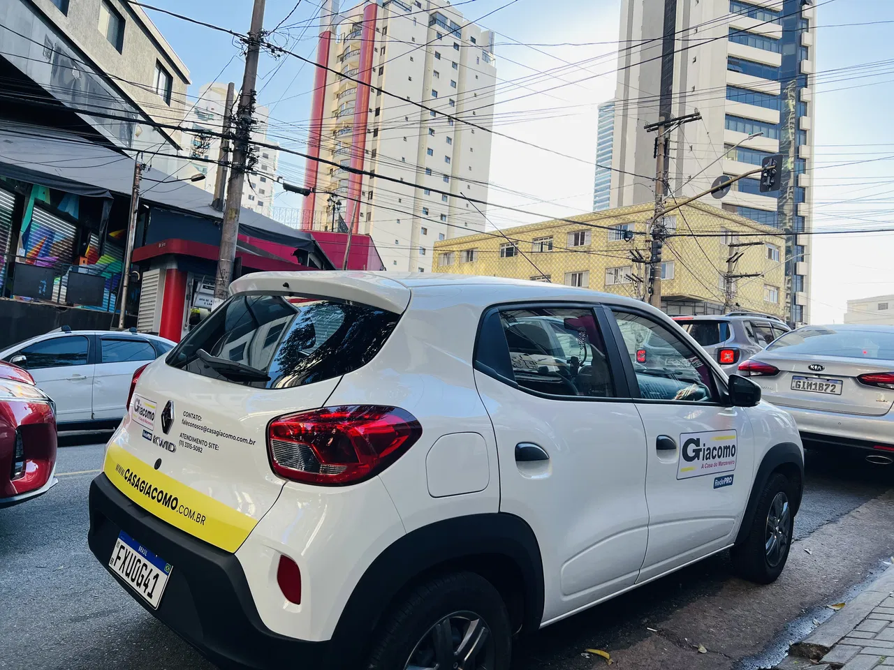 Rivestimento Kwid giallo - Decalcomanie per flotte - Adesivi parziali - Hatchback - Aziende - Berline - Auto - Veicoli da passeggio