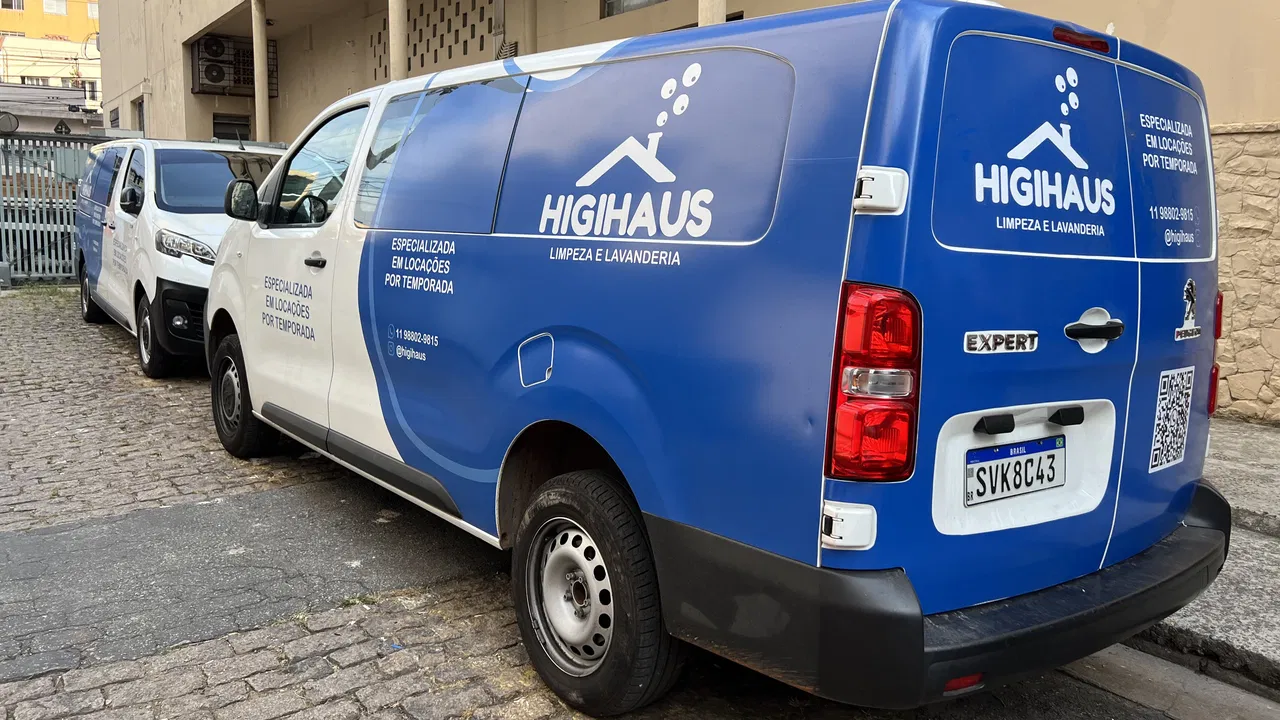 Envelopamento Expert Lavanderia Azul Empresas Adesivação Higihaus Van Frotas Furgao Vila Mariana SP Veículos Adesivo