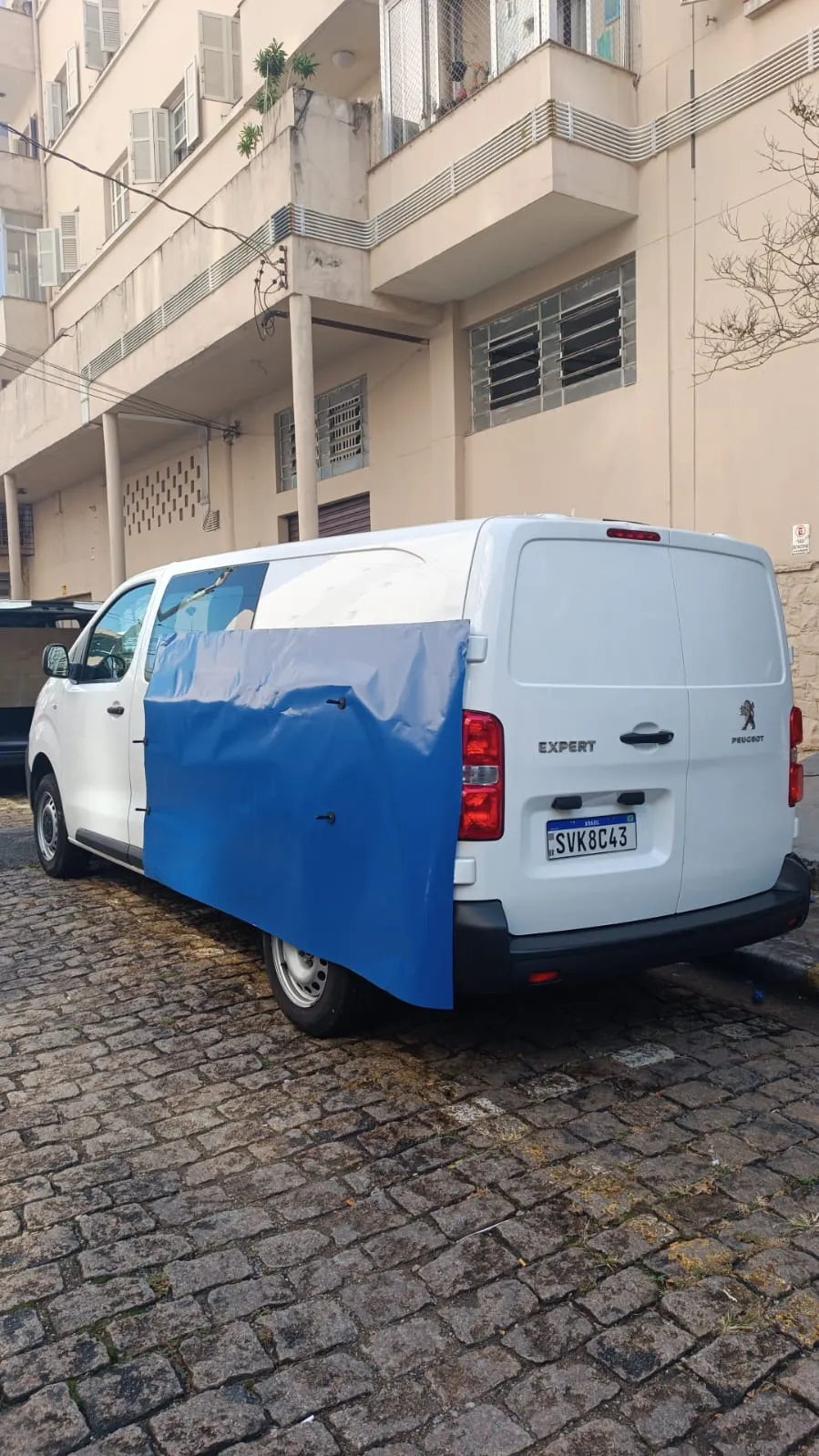 Rivestimento Higihaus - Adesivi per furgoni a Vila Mariana, San Paolo - Blu - Aziende - Lavanderia - Veicoli - Applicazione adesivi - Van Expert - Flotte