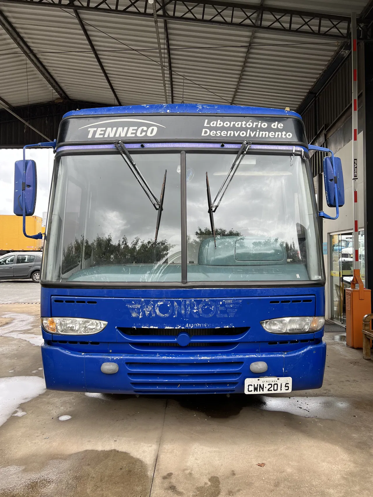 Envelopamento Frotas Ônibus Veículos Monroe Adesivo Itinerante Pesquisa Adesivação Laboratorio Empresas Axios Remoção