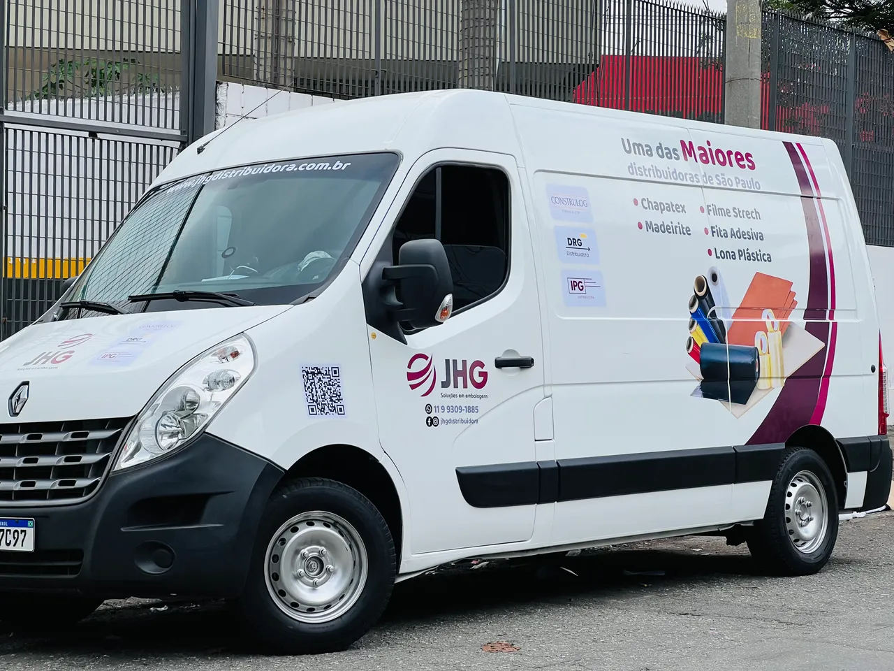 Envelopamento Adesivo Empresas Vila Master Veículos Adesivação Embalagens Renault SP Maria Furgao Frotas Parcial