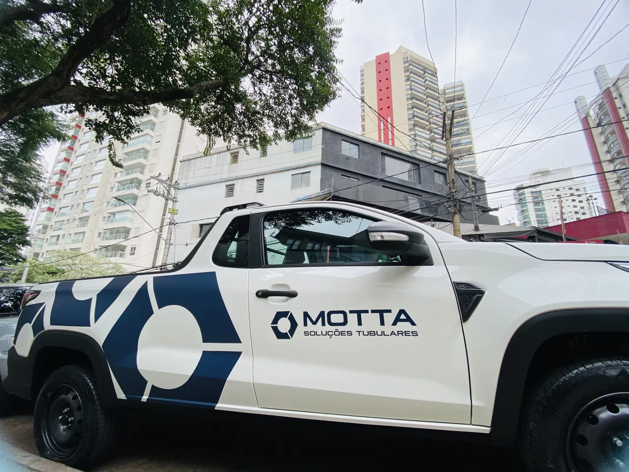 Envelopamento Adesivação Adesivo Veículos Frotas Empresas Strada Pickup Caminhonete Azul