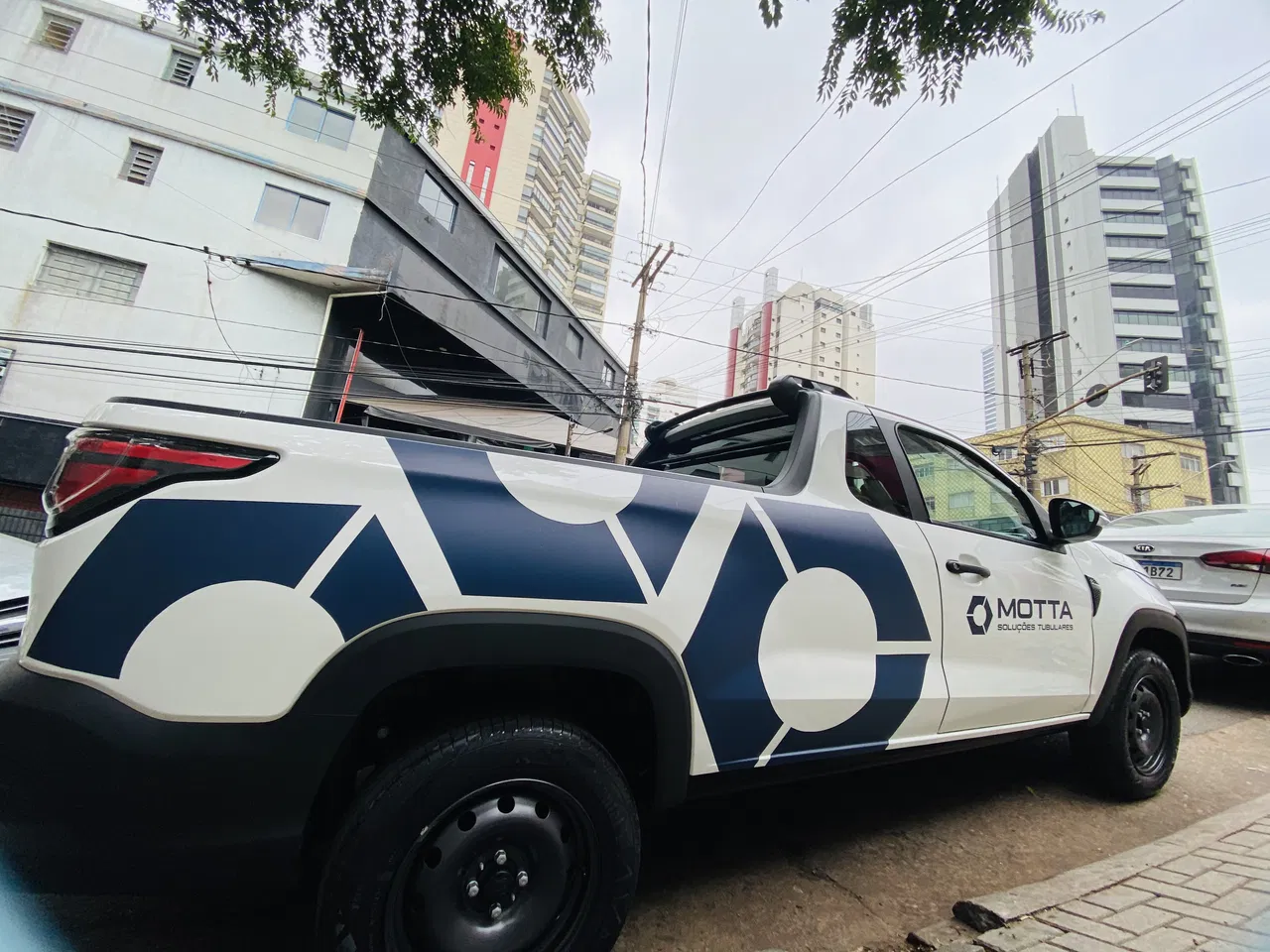 Envelopamento Adesivação Pickup Adesivo Azul Empresas Frotas Caminhonete Veículos Strada