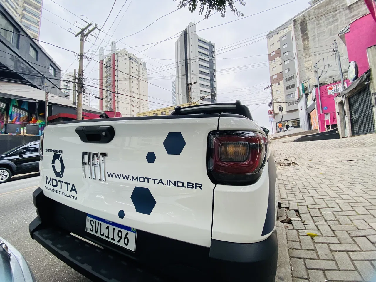 Envelopamento Azul Empresas Adesivo Pickup Strada Adesivação Caminhonete Frotas Veículos