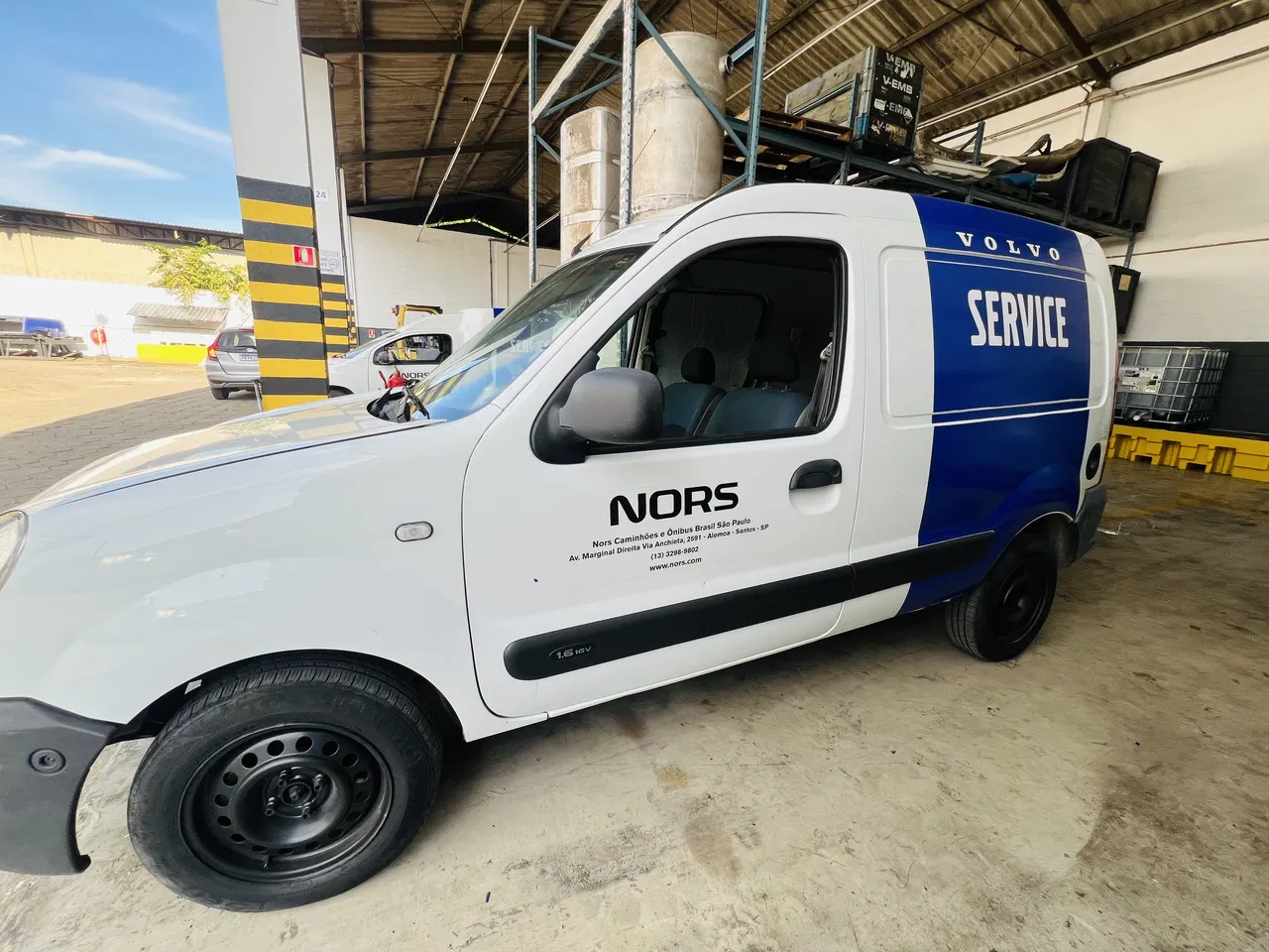 Envelopamento SP Adesivos Nors Adesivo Utilitários Frotas Empresas Volvo Remoção Veículos Adesivação Azul Instalação Service