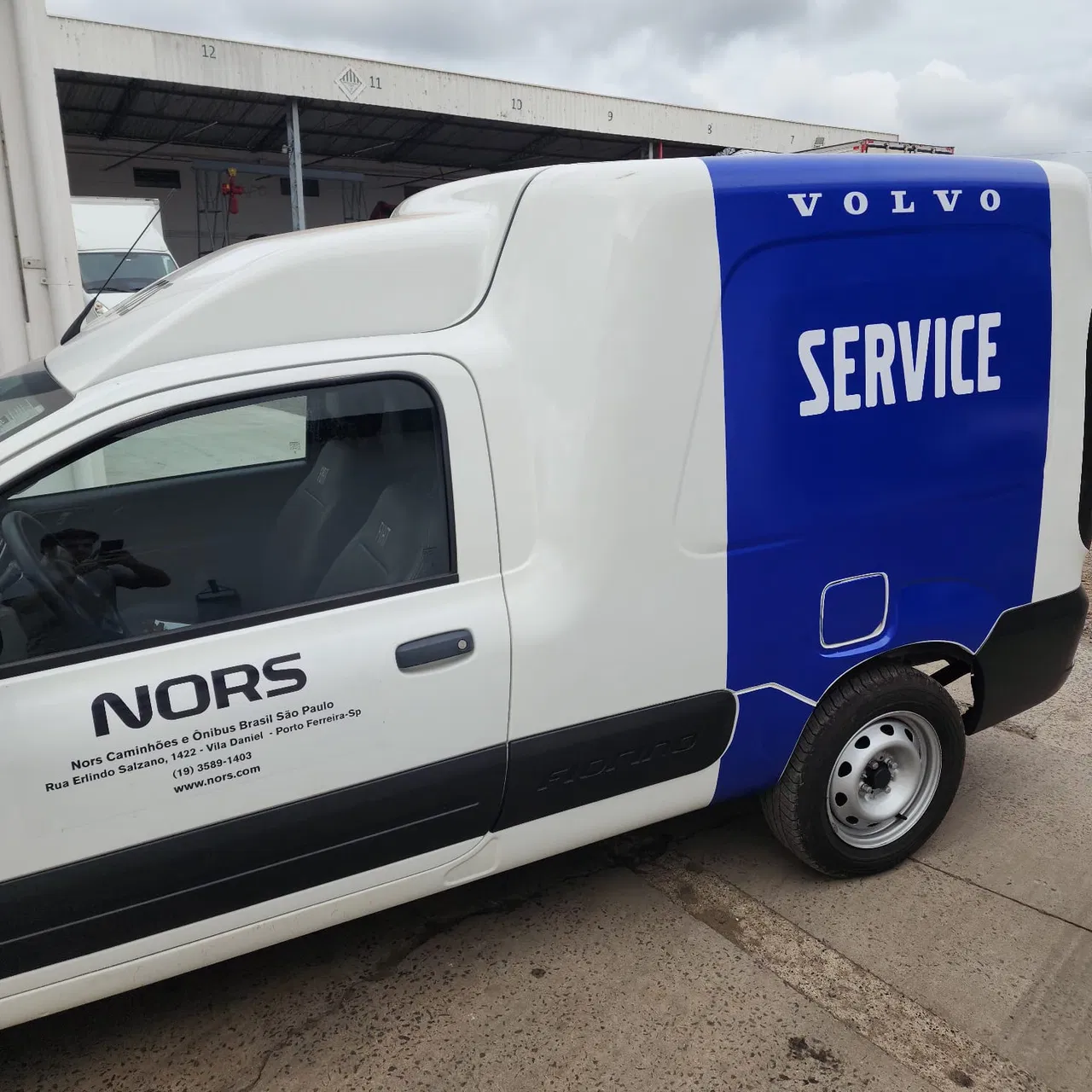 Envelopamento Instalação Veículos Empresas Remoção Frotas Nors Service Adesivo Azul Adesivação Utilitários Adesivos Volvo SP