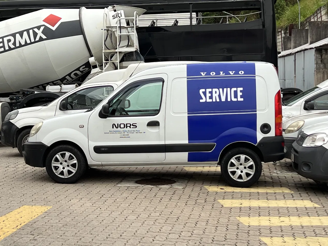 Envelopamento Remoção Veículos Adesivos SP Instalação Adesivação Service Azul Adesivo Empresas Utilitários Nors Frotas Volvo
