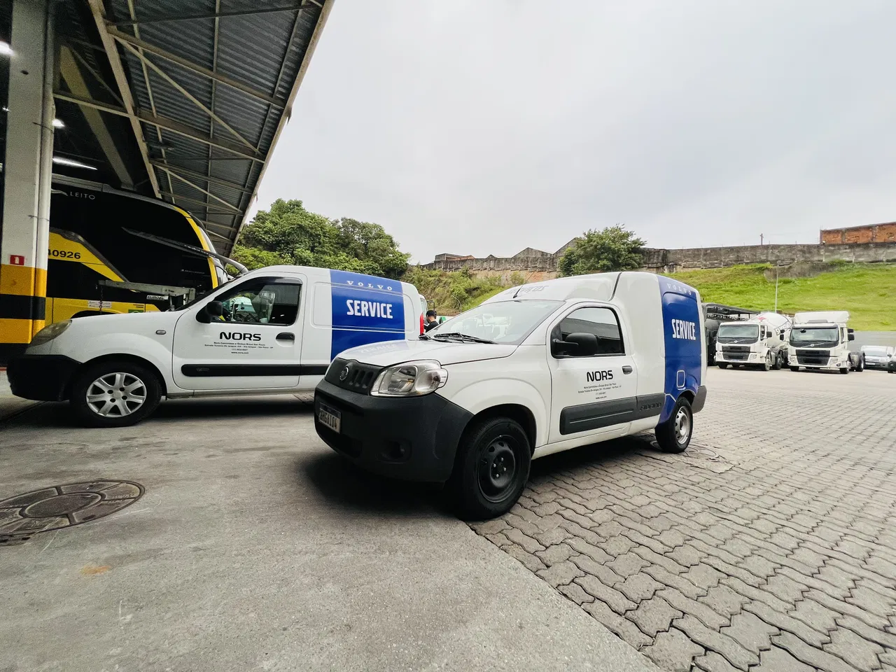 Envelopamento Adesivação Utilitários Nors Remoção Adesivos Volvo Instalação Veículos Frotas Adesivo Empresas SP Azul Service