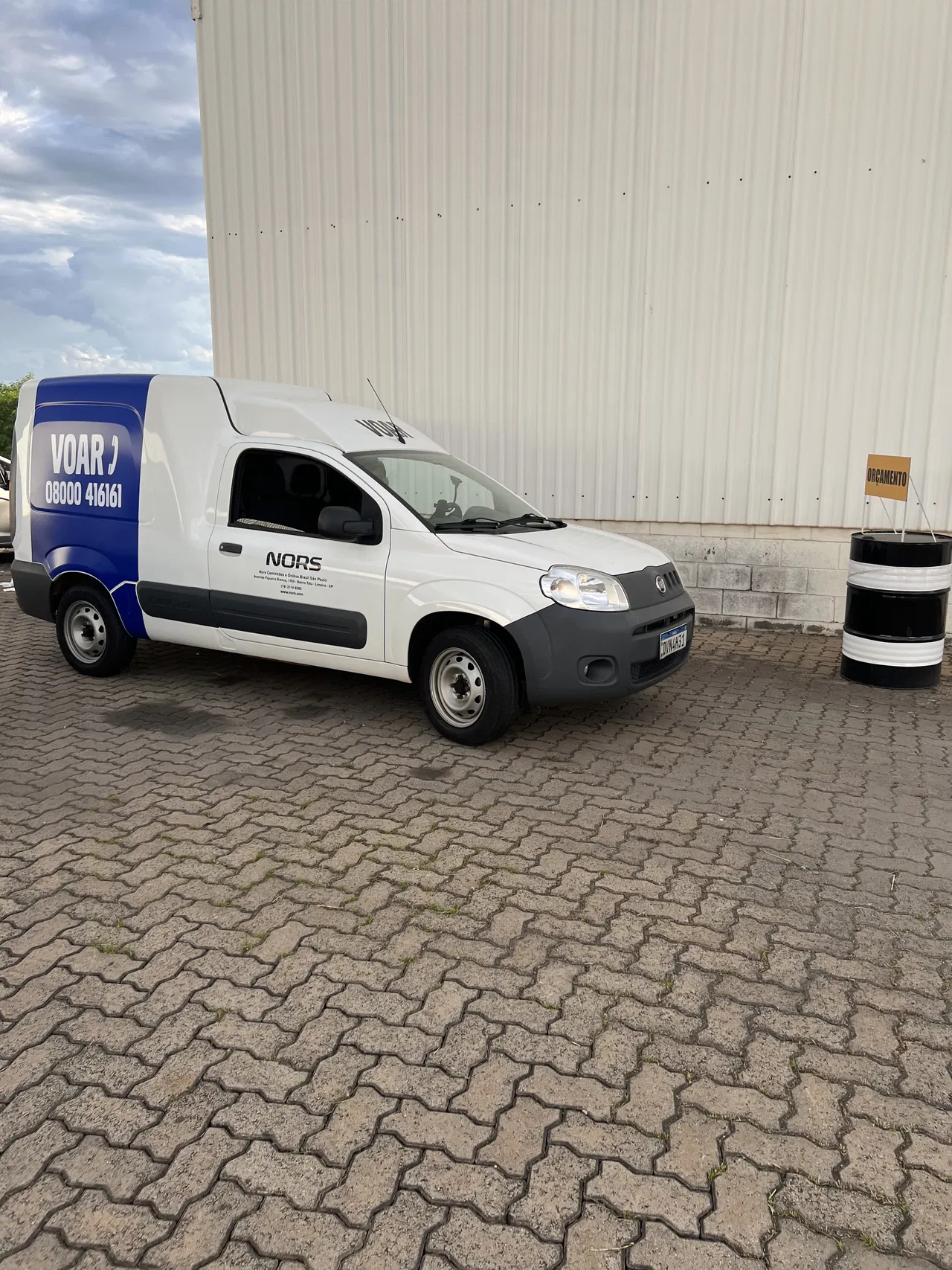 Envelopamento Volvo Empresas Utilitários Instalação Azul Service Adesivo Veículos Frotas SP Remoção Nors Adesivos Adesivação