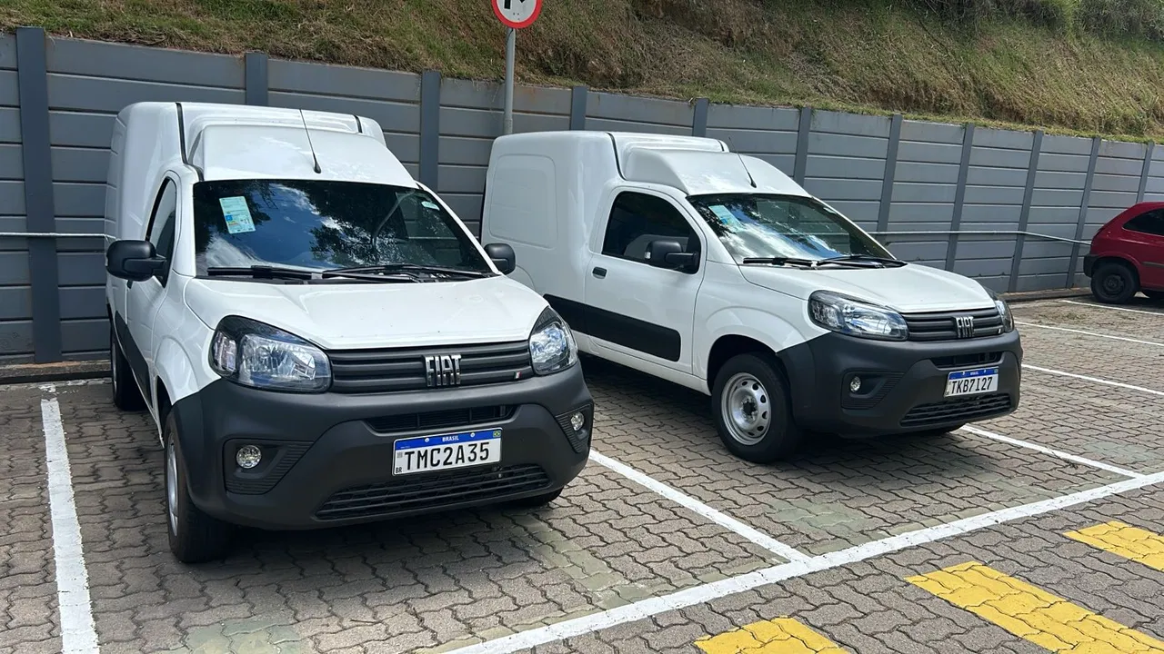 Envelopamento Utilitários Service Instalação Volvo Adesivação Veículos Empresas SP Frotas Remoção Adesivos Nors Adesivo