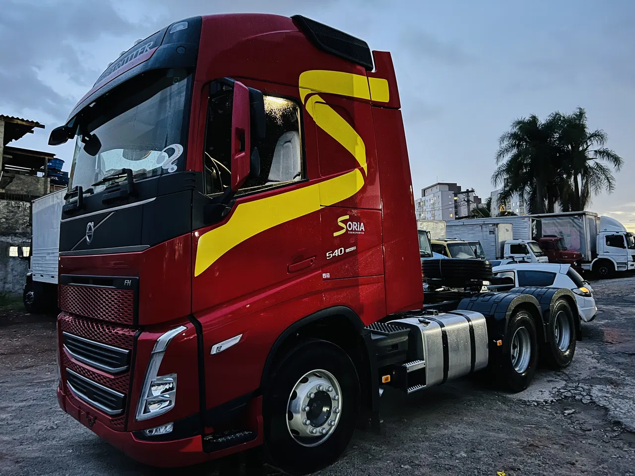 Envelopamento Corrugado Caminhão Identificação Volvo Frotas Bau Vermelho Carros Adesivo Globetrotter Cabine