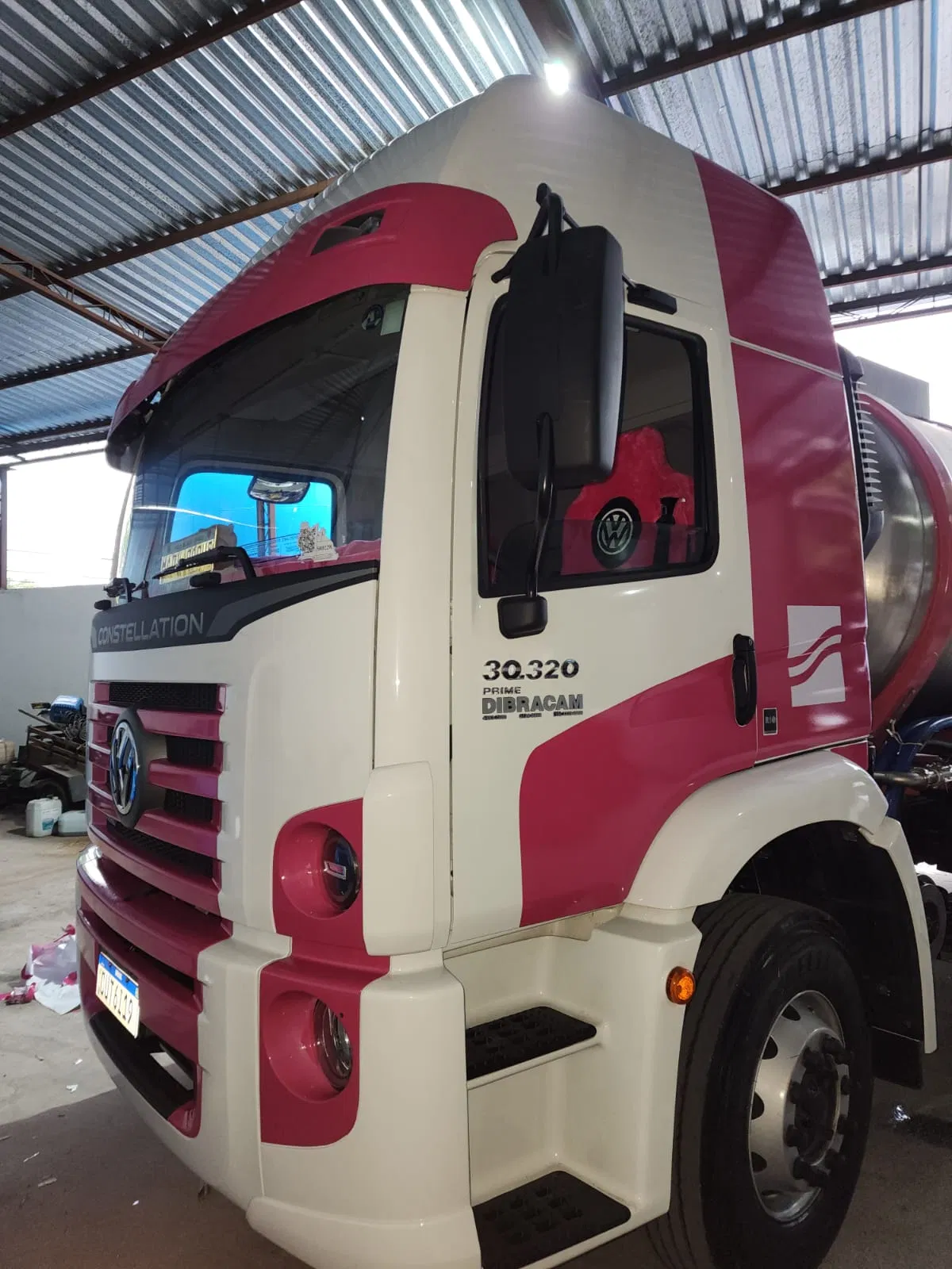 Envelopamento Carros Taque Identificação Rosa Combustivel Pipa Cabine Adesivo Bau Caminhão Vw Frotas Corrugado Constellation