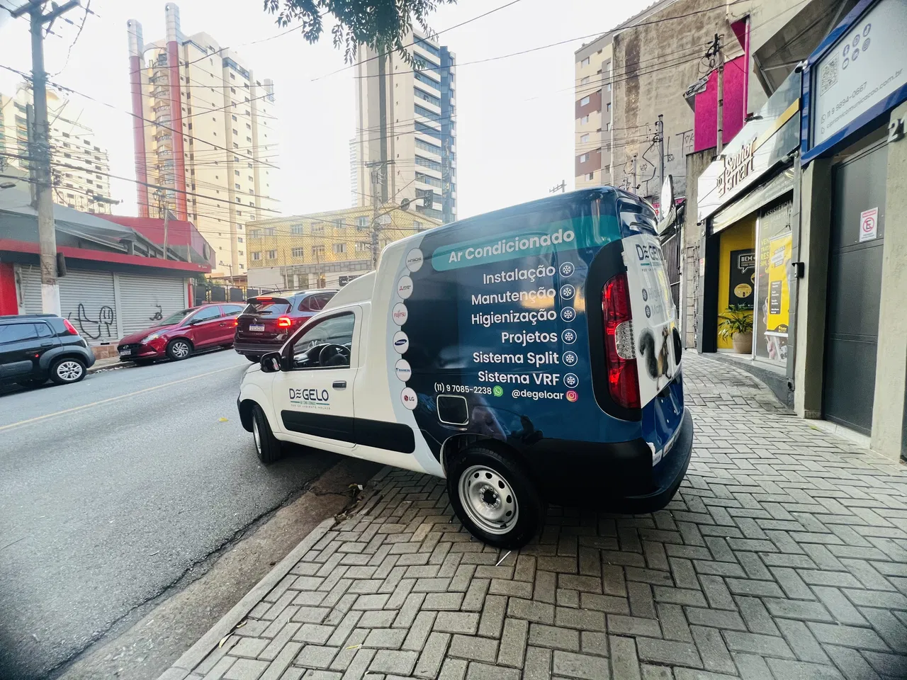 Envelopamento Escuro Utilitários Adesivação Ar Frotas Azul Veículos Fiorino Adesivo Condicionado Empresas