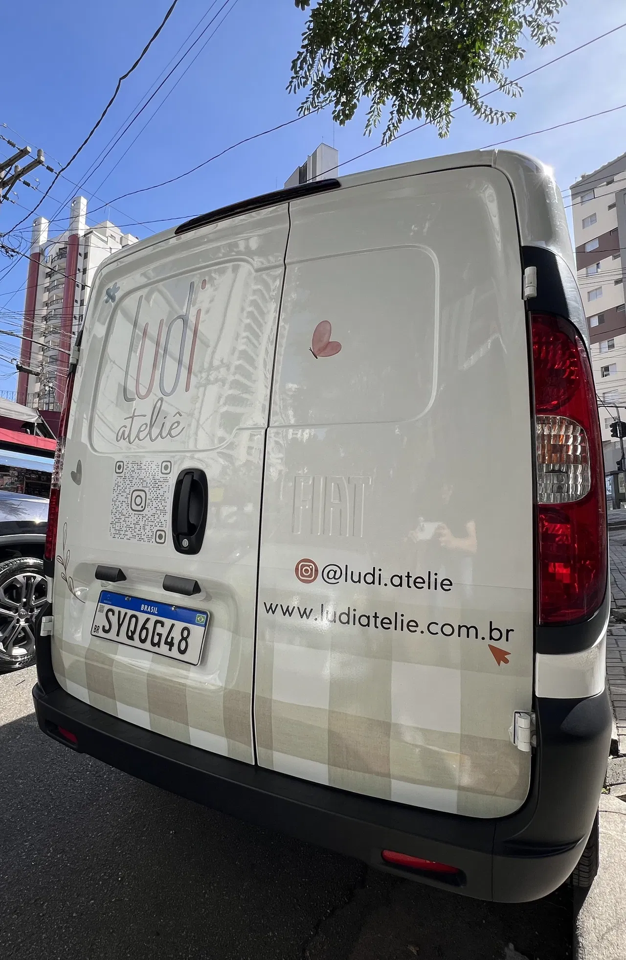 Envelopamento Fiorino Transparente Utilitários Atelie Frotas Recorte Veículos Empresas Branco Adesivação Adesivo