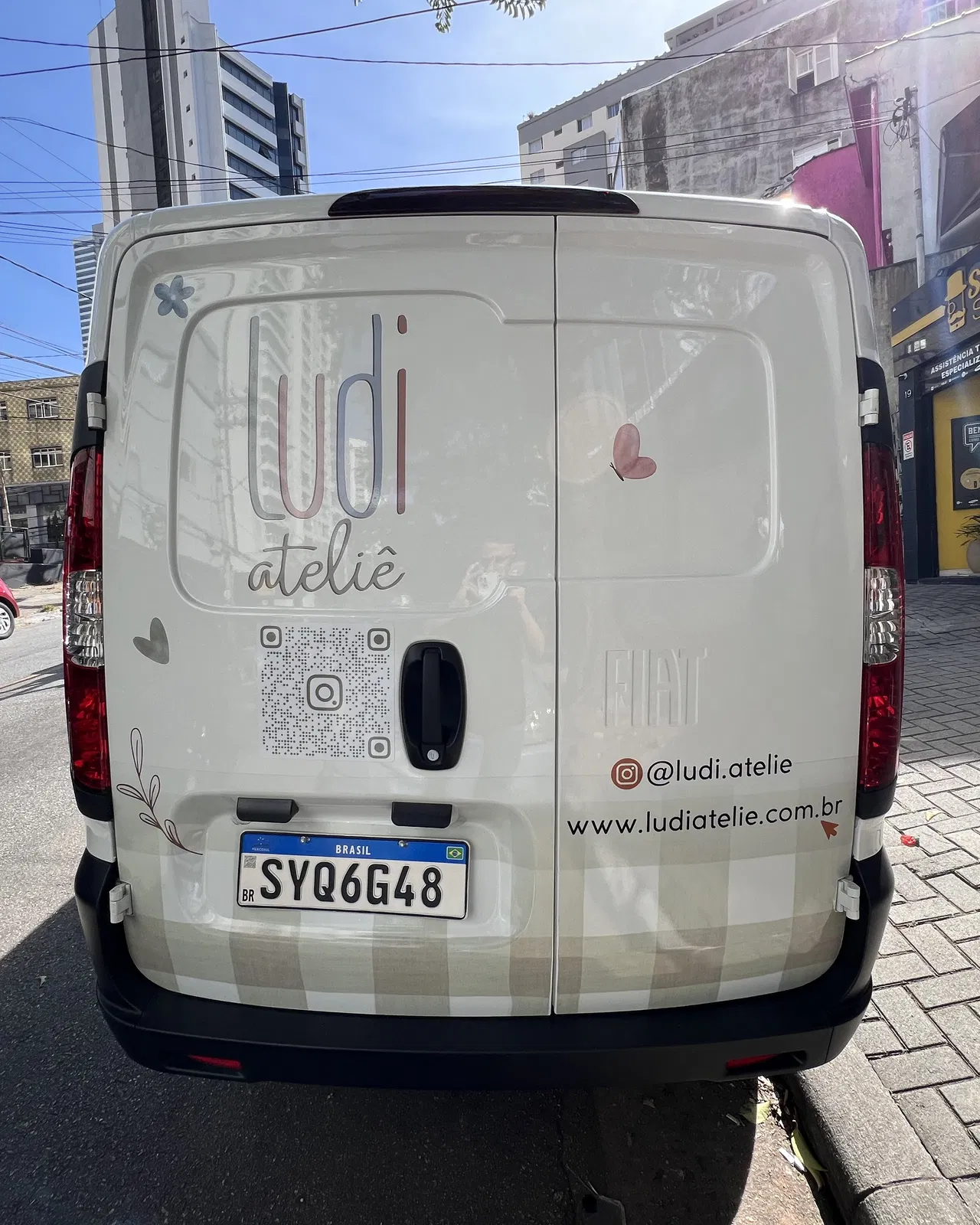 Rivestimento veicoli Fiorino Aziende Sagomatura Veicoli commerciali Applicazione adesivi Bianco Flotte Trasparente Adesivo Atelier