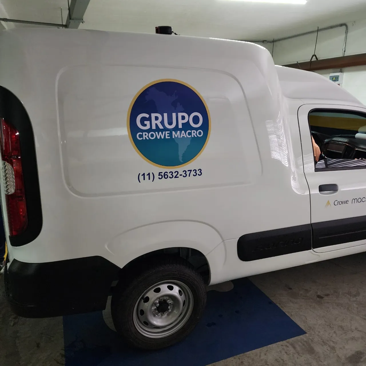 Rivestimento, Applicazione di adesivi, Adesivo, Sagomatura, Veicoli, Flotte, Identificazione, Veicoli commerciali, Aziende, Redondo Fiorino, Logo blu