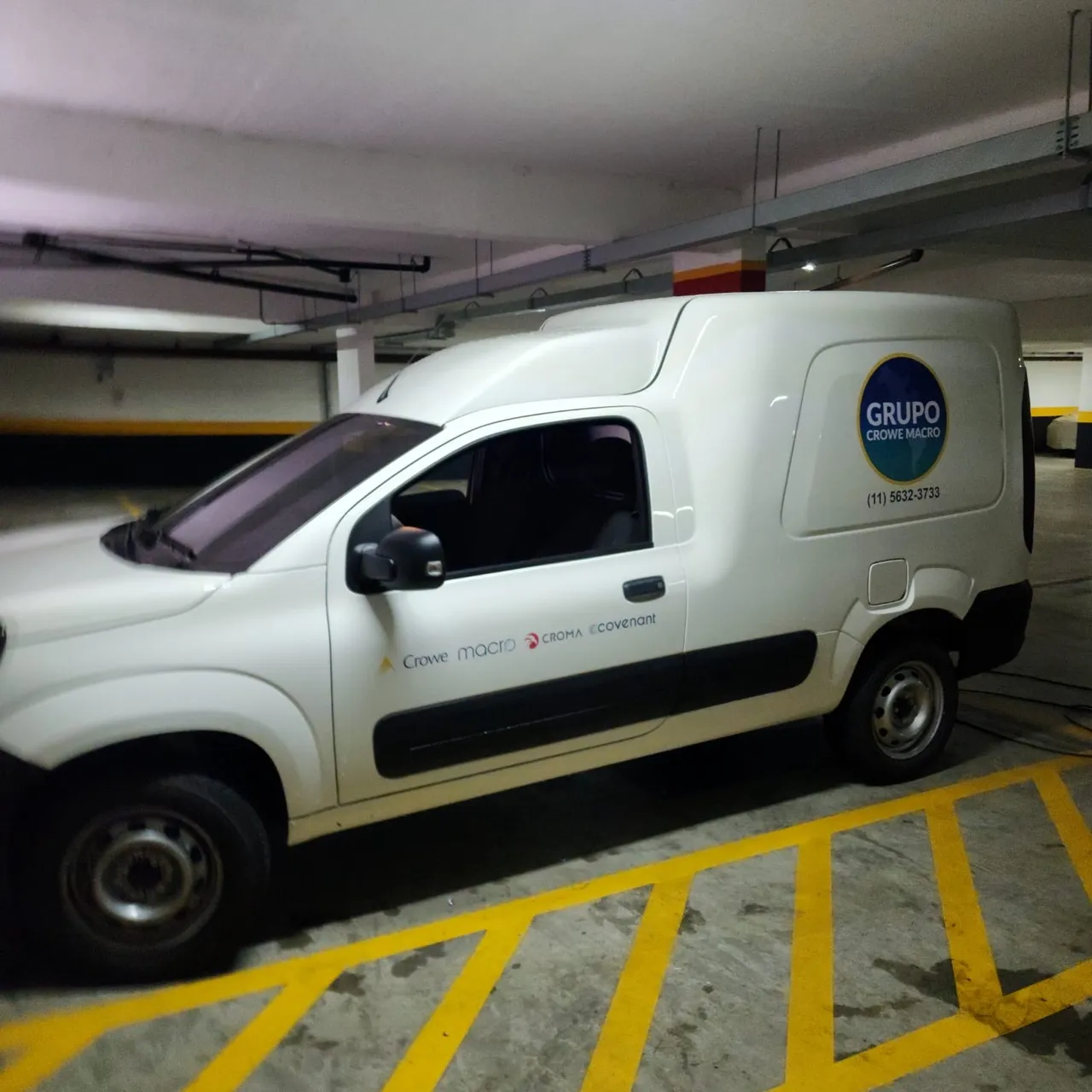 Envelopamento Fiorino Azul Adesivo Frotas Utilitários Logotipo Adesivação Recorte Veículos Identificação Empresas Redondo