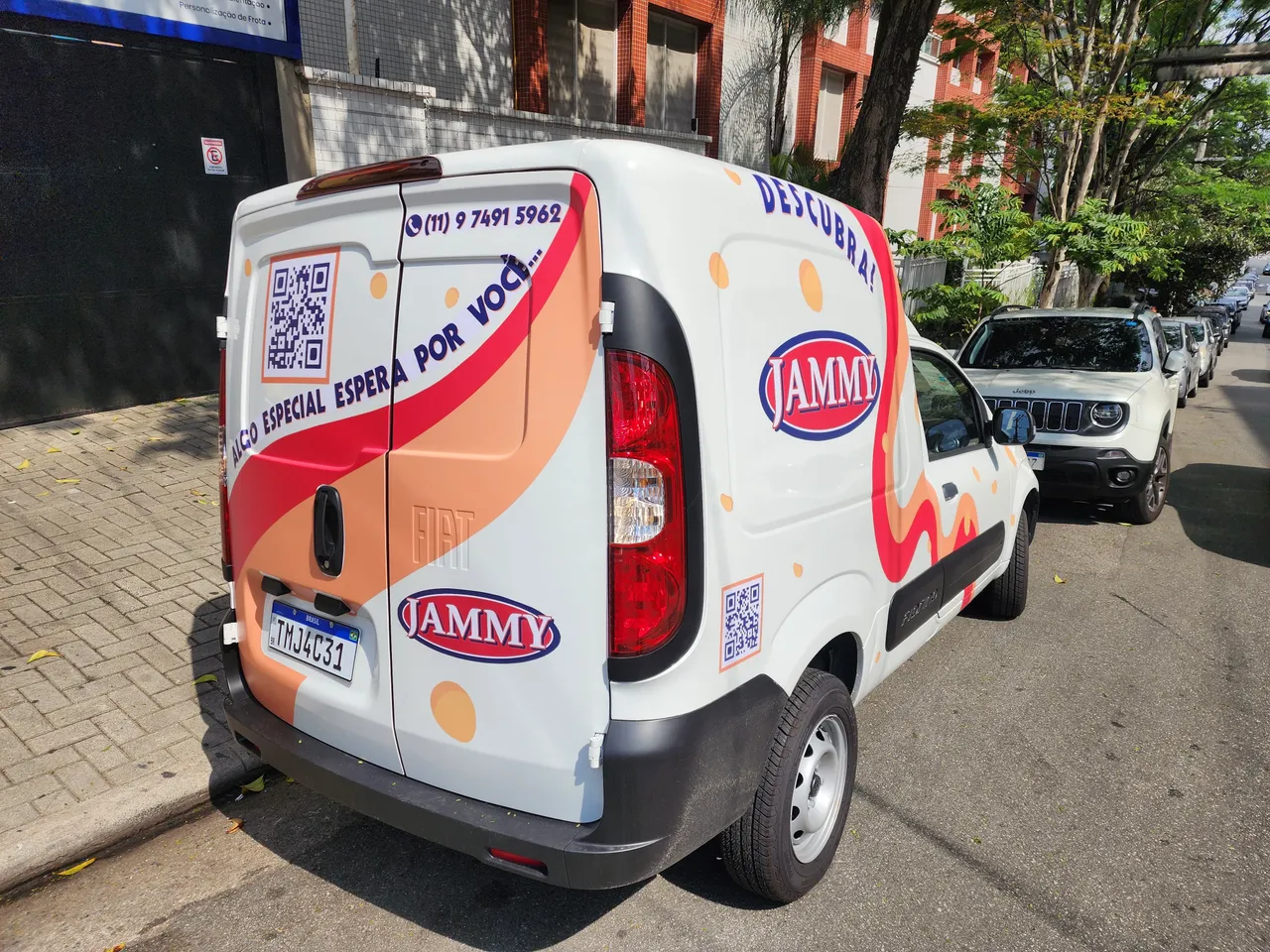 Rivestimento, Applicazione di adesivi, Adesivi, Veicoli, Flotte, Veicoli commerciali, Aziende, Fiorino, Formaggio, Parziale, Arancione, Giallo, Rosso