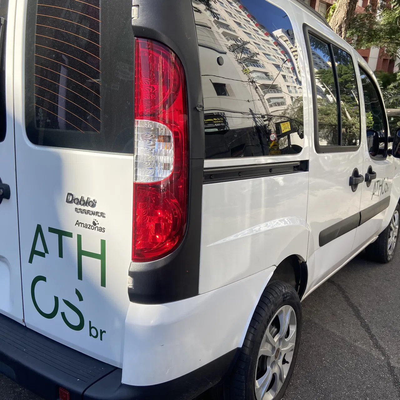 Rivestimento aziendale, Applicazione di adesivi, Taglio su misura, Doblo Verde, Adesivi, Flotte, Identificazione, Veicoli commerciali, Logo, Furgone