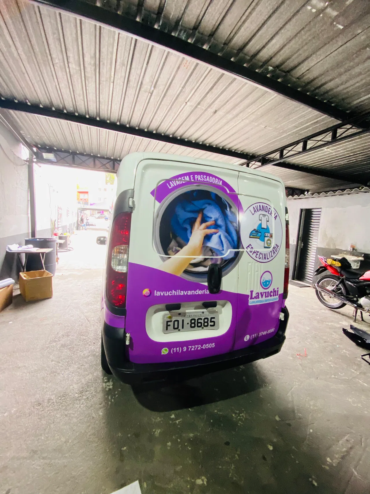 Envelopamento Utilitários Frotas Fiorino Lavanderia Butanta SP Lilás Carros Adesivo Roxo Rosa Magenta