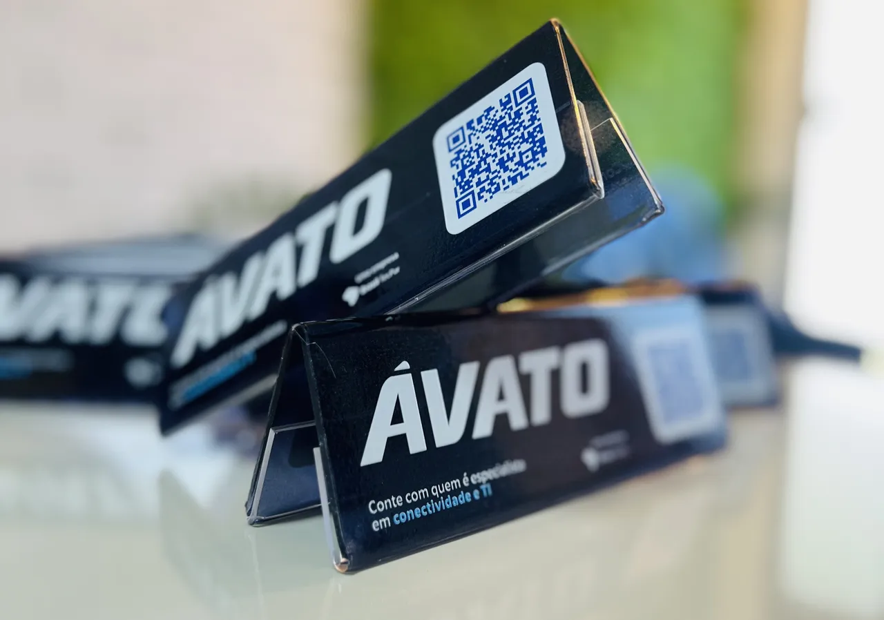 Acrílico Impressão Azul Tecpar UV Avato Brasil Display Faria Lima SP Escritório