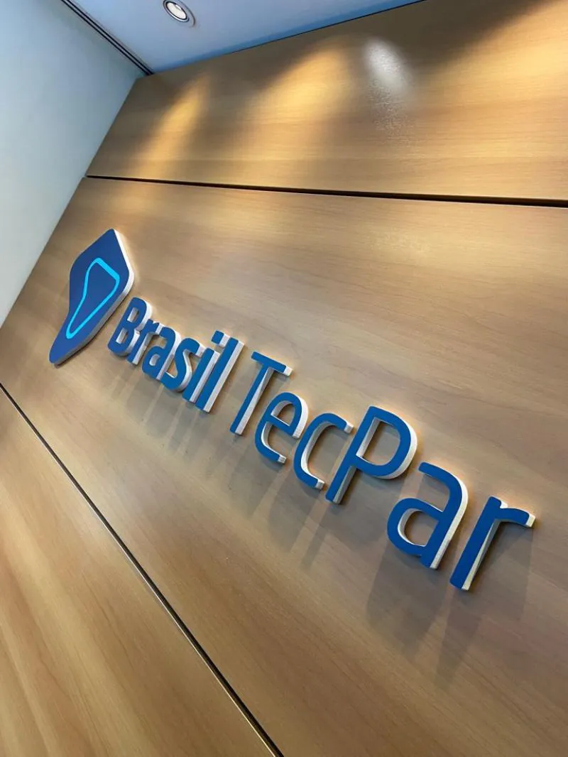 Letras Caixa PVC Escritório Brasil Tecpar Impressão 15mm Azul Faria Lima SP