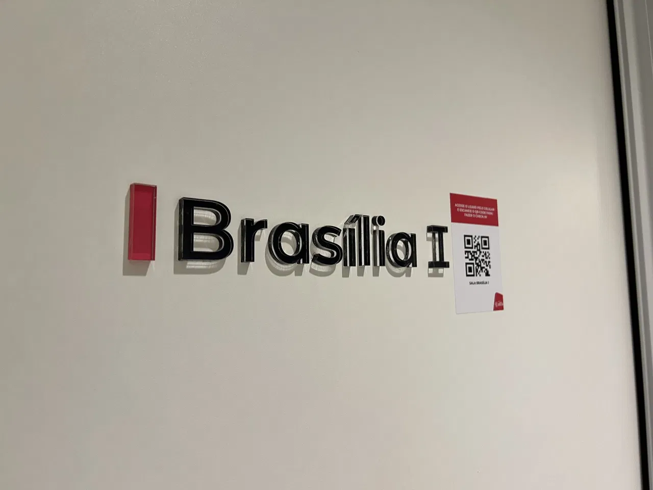 Lettere in acrilico per ufficio, segnaletica Elfa EZ Towers, Brasilia, targhetta identificativa nera, Morumbi, Zona Sud