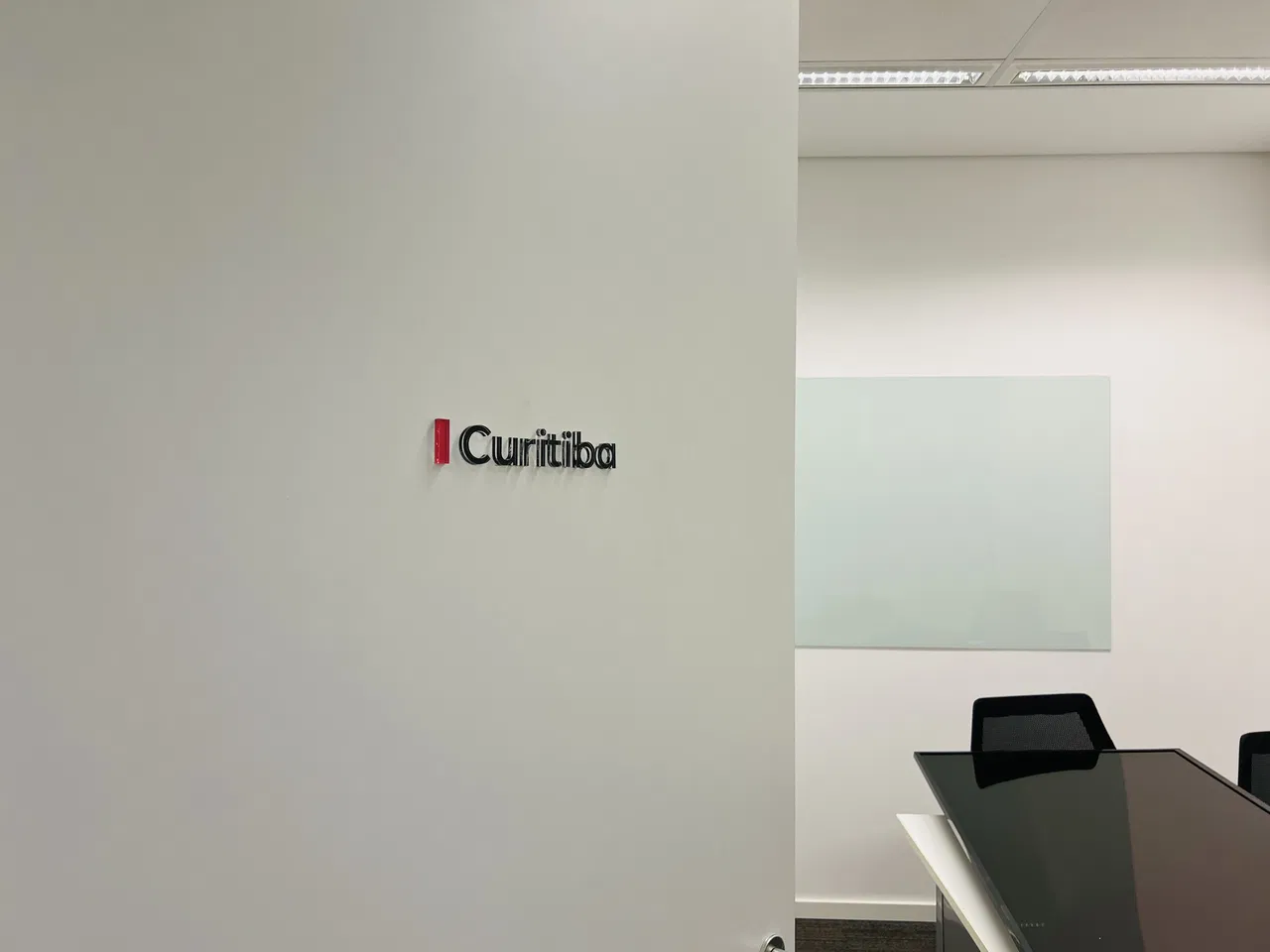 Letras Caixa Estados EZ Towers Curitiba Elfa Acrílico Escritório Preto Porta Morumbi Zona Sul Identificação Nome