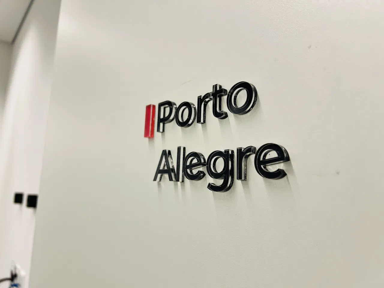 Letras Caixa Acrílico Escritório Identificação Elfa EZ Towers Estados Porto Alegre Porta Nome Preto Morumbi Zona Sul