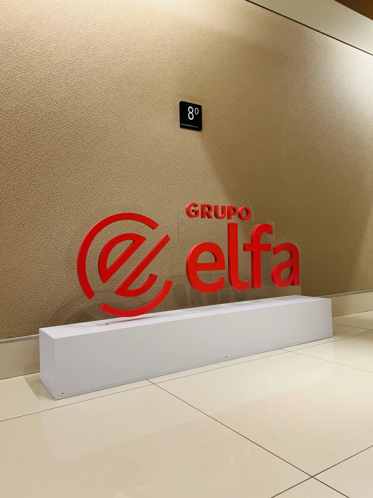 Letras Caixa MDF PVC Totem Conjunto Hall Elfa Base 30mm Andar Comercial Towers Acrílico Escritório Morumbi Zona Sul EZ Vermelho