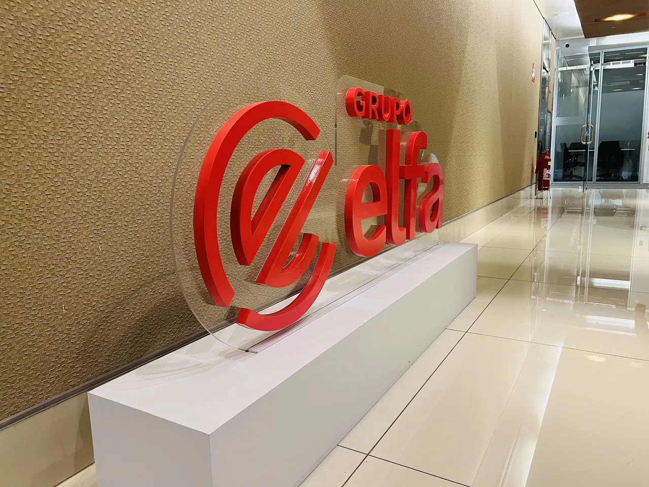 Lettere in rilievo da 30 mm, Base Morumbi, Zona Sud, Atrio, Complesso MDF, EZ Towers, Acrilico, Elfa Comercial, Totem in PVC, Ufficio, Rosso, Piano