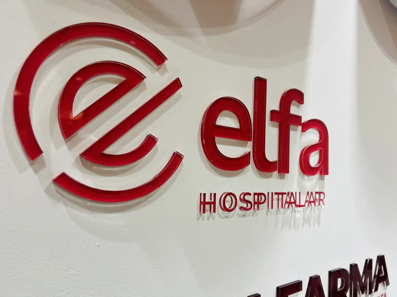 Letras Caixa Acrílico Escritório Parede Elfa EZ Towers Recepção Logo 5mm Vermelho Morumbi Zona Sul