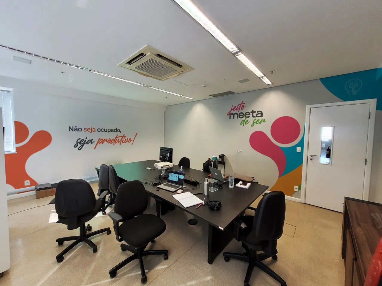 Ufficio del Gruppo Meeta a San Paolo, pareti rosa, centro di San Paolo